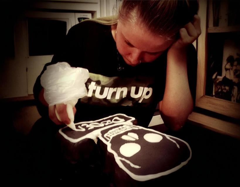 Woman icing a cake wearing a stylish printed t shirt